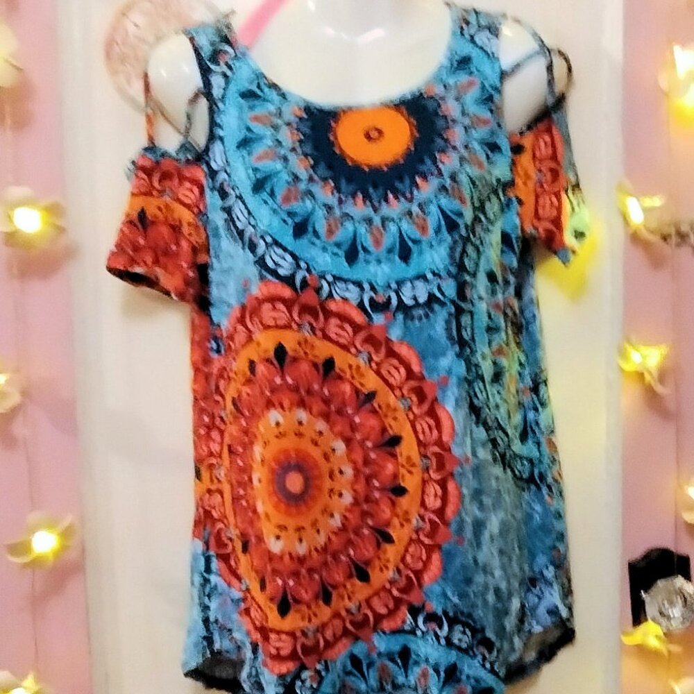 Niloufo (M) Boho Inspired Cold Shoulder Blouse